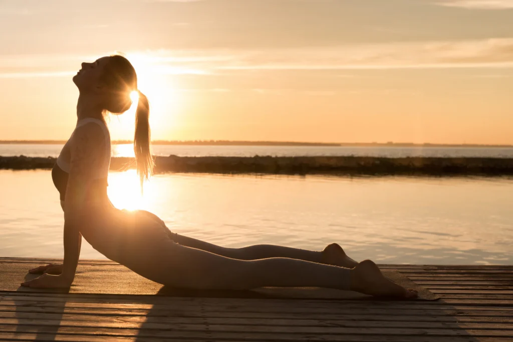 Femme faisant son Yoga pour prendre soin de sa santé